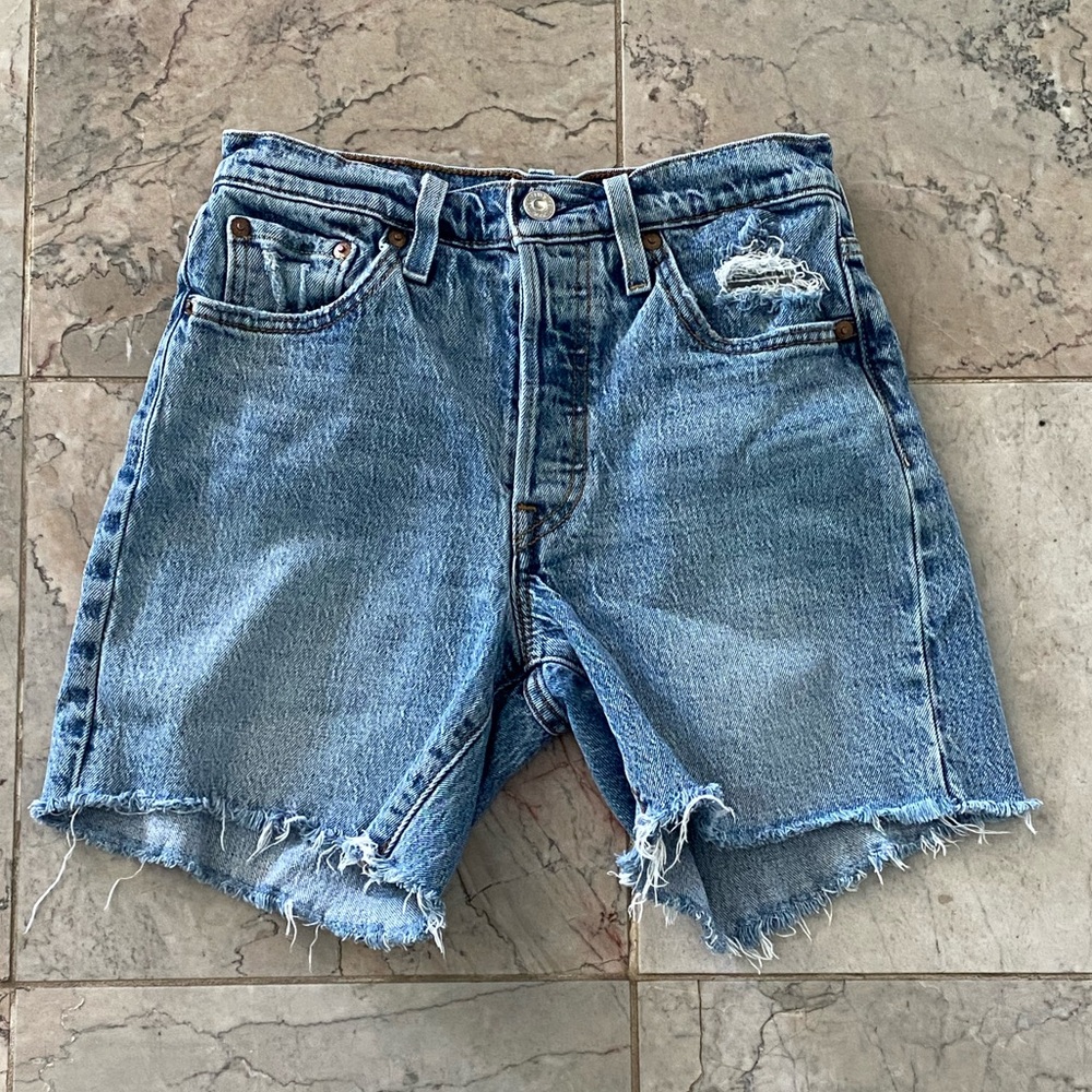 Levi's Light Blue Distressed Jean 501 Shorts Size W25